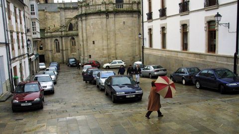 Imagen del 2001 con coches junto a la Catedral