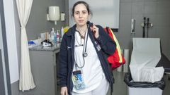 La coru�esa Sara Alvar pasa consulta en el centro de salud de Malpica
