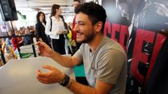 Cepeda firmando discos en El Corte Ingl�s