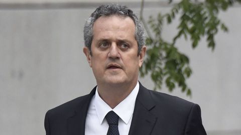 2. JOAQUIM FORN. Para el exconseller de Interior, solicitan 16 a�os de prisi�n por rebeli�n y malversaci�n y otros 16 a�os de inhabilitaci�n absoluta. La Abogac�a del Estado solicita 11 a�os y medio de prisi�n por sedici�n y malversaci�n.