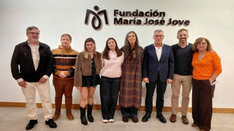 Foto de grupo del encuentro de familias con hijos prematuros en la Fundaci�n Mar�a Jos� Jove