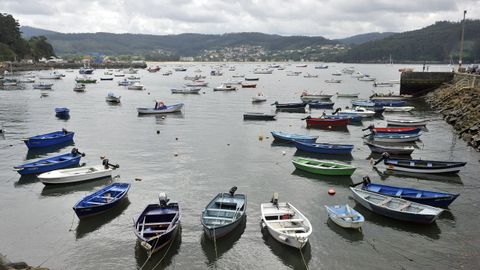 Chalanas y peque�as embarcaciones en el muelle de Cedeira, en una imagen de archivo