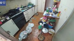 As� hall� la cocina del piso la Polic�a Local.