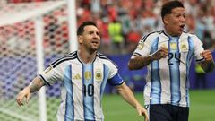 Leo Messi, celebrando su primer gol ante Austria, con Enzo Fern�ndez a su lado.