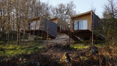 El uso de madera para la construcci�n de las caba�as ha permitido que pasen casi desapercibidas al mimetizarse con el paisaje