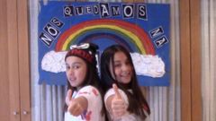 Noa y L�a, en el v�deo elaborado junto a sus padres, profesores en Sarria, para animar a confinarse contra el coronavirus