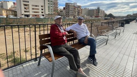 Jos Pastor, de 92 aos, y Jos Baviera, de 83, son dos vecinos de Paiporta que se han quedado sin disfrutar del Ateneo Musical, a los pies del barranco del Poyo y del que son socios desde hace dcadas.