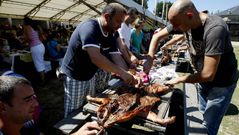 La Festa do Porqui�o � Brasa calienta el fin del verano