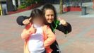 Una madre esconde a su hija para protegerla de los malos tratos y abusos de su padre