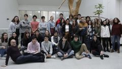 Doblemente titulados. Los 31 alumnos, 17 de segundo y 14 de primero, de Bachibac recibir�n el t�tulo de bachillerato franc�s y el espa�ol. �scar Vidal (en el medio, derecha) y Xos� Ant�n Garc�a (abajo, a la izquierda) fueron dos de los impulsores de la esta extensi�n en el IES Xos� Neira Vilas
