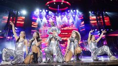 La orquesta Panorama City durante una actuacin este verano en Carballo.