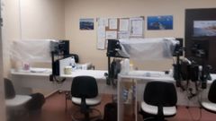 En Colmeiro han puesto papel celof�n en la sala de extracciones para que las enfermeras est�n separadas de los pacientes