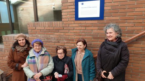 Ana Villarino Valdivielso, en el centro, ley� un texto de su hermana en el homenaje que le dedic� la Escola Polit�cnica Superior.