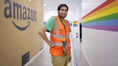 Osmar tiene una discapacidad intelectual y trabaja en Amazon, su primer empleo.