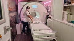 El arco de la nueva unidad tiene diez cent�metros m�s de ancho, hasta llegar a los 70, y utiliza t�cnicas de inteligencia artificial para reducir los tiempos para realizar la prueba