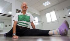 B�thencourt, haciendo el �spagat� en su estudio de Pontevedra, una posici�n en la que se siente tan c�modo como sentado. 