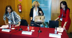 De izquierda a derecha, Marl�n Fern�ndez, Arantxa Catal�n y Mercedes Guerra. 