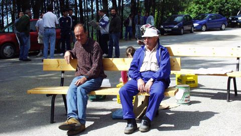 Imagen del verano del a�o 2000, con vecinos cortando la carretera de San Vicente para reclamar que se arreglara