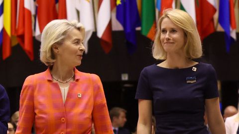 Ursula Von der Leyen, presidenta de la Comisi�n Europea y Kaja Kallas, primera ministra de Estonia, al finalizar el Consejo Europeo de Bruselas