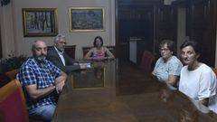 Lara M�ndez, alcaldesa, y Miguel Fern�ndez, teniente de alcalde, se reunieron con vecinos de Recimil y Coeo.