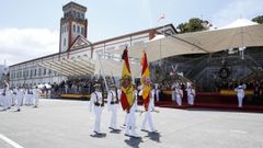 Entrega de la nueva bandera a la Escuela Naval militar de Marn