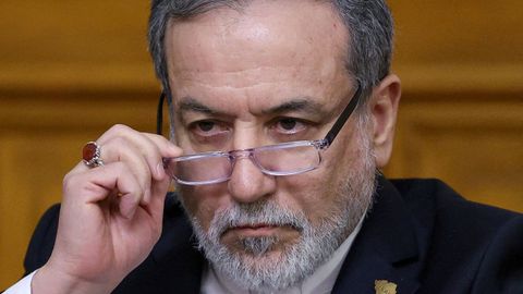 El ministro de Exteriores de Ir&aacute;n, Abbas Araqchi, durante una rueda de prensa (archivo).