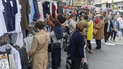 Varios puestos y mucha asistencia en la feria de esta semana en Vimianzo