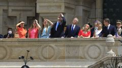 La ofrenda al Apstol del pasado ao la hizo el propio rey, Felipe VI, al que acompaaron la reina Letizia, la princesa Leonor y la infanta Sofa