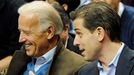 Biden y su hijo Hunter, durante un partido de baloncesto en Washington el 30 de enero del 2010 