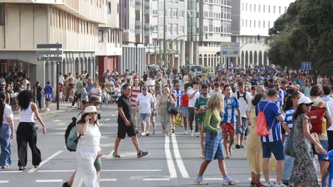 Eclipse total desde el paseo mar�timo de A Coru�a y las playas de Riazor y el Orz�n