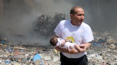 Un beb� se salva milagrosamente de las bombas