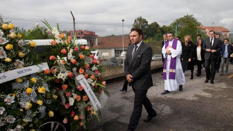 El expresidente del Gobierno Mariano Rajoy sigue el coche f�nebre que traslada los restos mortales de su padre al cementerio de San Mauro