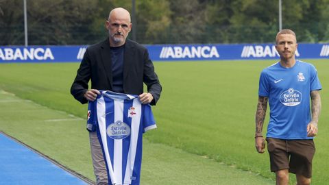 Fernando Soriano, junto a Angeli�o antes de su comparecencia en el D�por Training Center