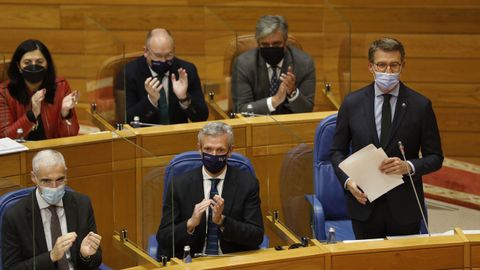 Alberto Nez Feijoo, el mircoles en la sesin de control del Parlamento, con los dos vicepresidentes, el portavoz Pedro Puy detrs, y secretario xeral del PPdeG, Miguel Tellado, y la presidenta del partido en Lugo, Elena Candia