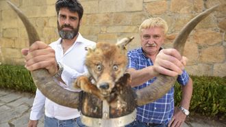 Miguel, a la derecha, con su hijo, otro vikingo de pura cepa.