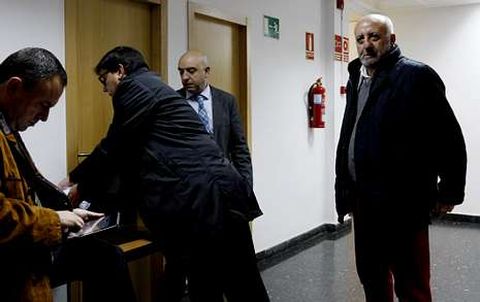 <span lang= es-es >El juez mantiene imputaciones</span>. El instructor ha desestimado la petici�n de archivo planteada por Juan Jos� Monedero, a la derecha de la imagen. La Fiscal�a est� en sinton�a con el juez.