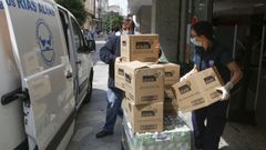 Balrial recogi� este mi�rcoles en el Supercor un donativo de 885 kilos de alimentos de la Cofrad�a del Santo Entierro