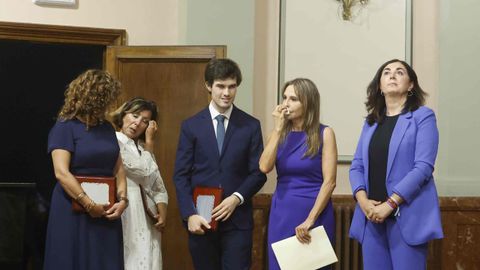 La familia no pudo contener la emoci�n durante el acto