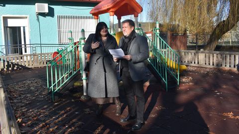 La alcaldesa, Patricia Torres, junto con el gerente de Consorcio Galego de Benestar, Perfecto Rodr�guez, en la visita al PAI de Bobor�s.