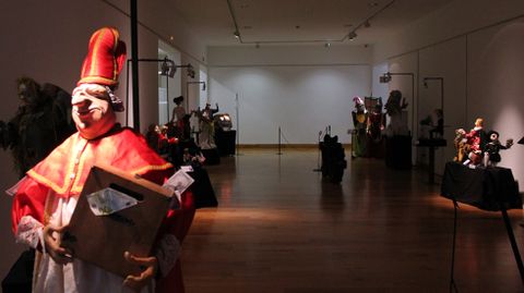 Un aspecto de la exposici�n de t�teres de La Tartana