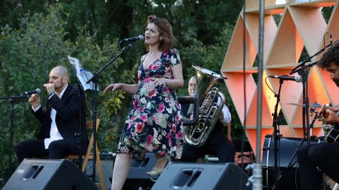 Andhrea and de black cats act�an hoy en el restaurante La Ratona, en Barizo 