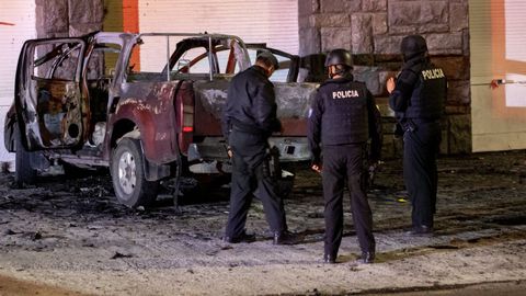 Imagen de archivo de un coche incendiado.