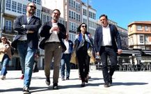 Bernardo Fern�ndez, responsable provincial del PSdeG; �ngel Mato, alcalde de Ferrol; Margarita Robles, ministra; y Valent�n Gonz�lez Formoso, l�der del PSdeG, en su paseo por�la ciudad naval.