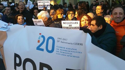 Fernando Sainero, segundo por la izquierda, participa en Madrid en una protesta para exigir la reforma de la ley electoral y el final del veto a las personas con discapacidad.Fernando Sainero, segundo por la izquierda, participa en Madrid en una protesta para exigir la reforma de la ley electoral y el final del veto a las personas con discapacidad 