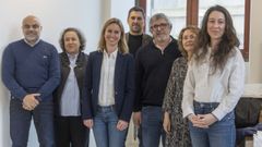 Maite Flores, en el centro, acompa�ada de parte de su equipo