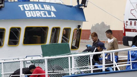 Tripulantes de origen extranjero del Tobalina, de Burela