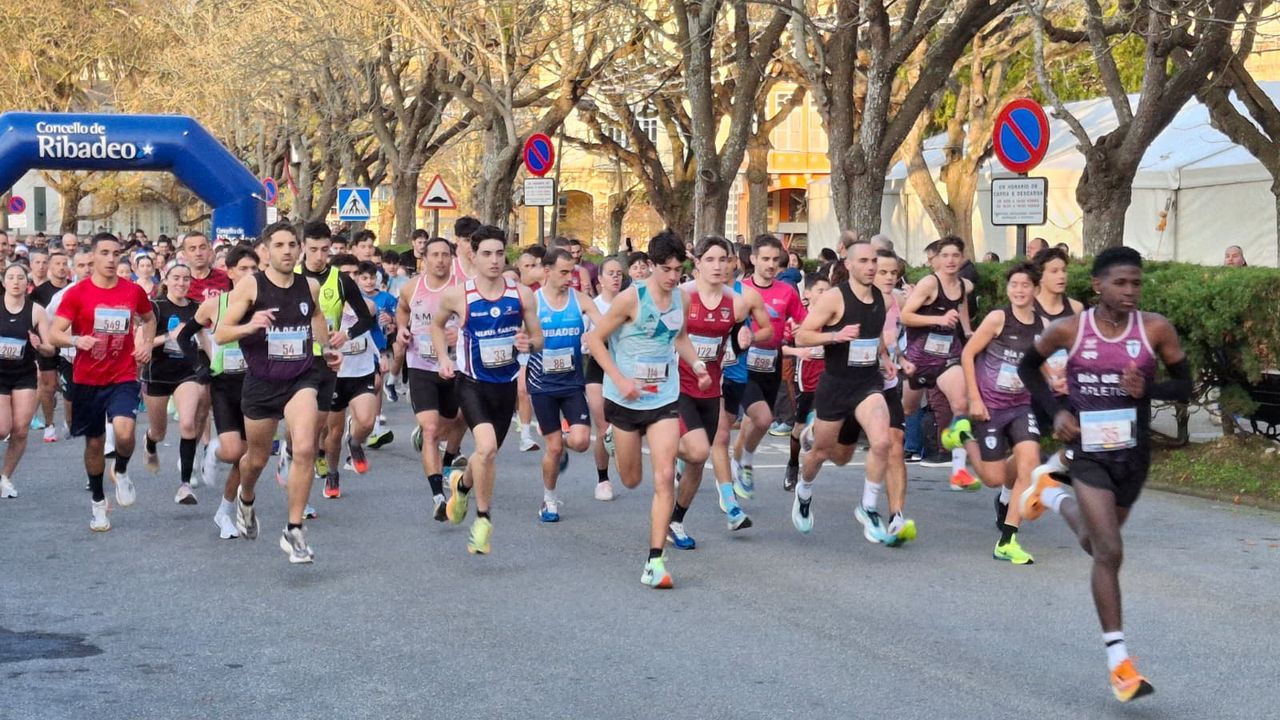 La tradición manda: mil corredores gallegos y asturianos en la San Silvestre de Ribadeo