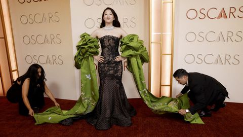 La actriz y cantautora Arden Cho, que interpreta a Rumi en �Las guerreras K-pop�, con vestido de Miss Sohee