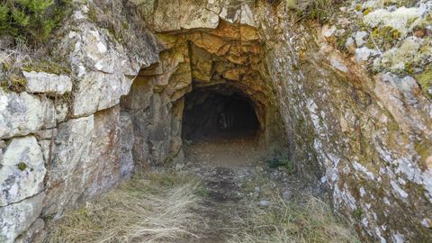 Ruta del Canal do Ruca en A Merca. T�nel.
