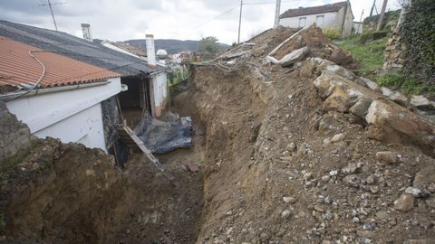 Derrumbe de un muro en Anll�ns, Ponteceso